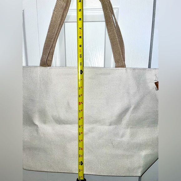 NWT large beach bag two toned with gold sea turtle on front & one zipper closure - Picture 5 of 9